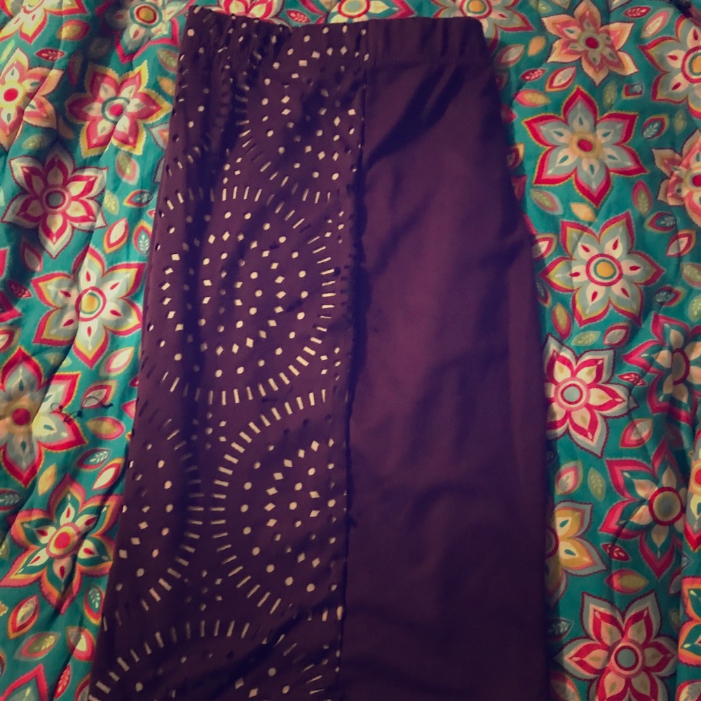Skirt with cutout